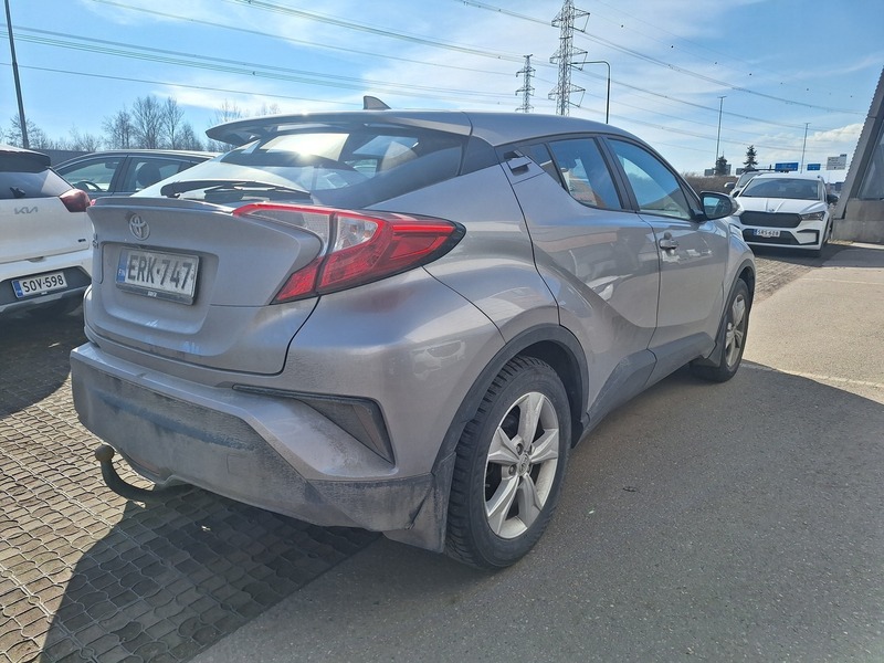 Toyota C-HR vaihtoauto