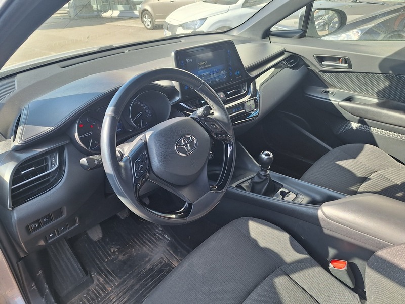 Toyota C-HR vaihtoauto