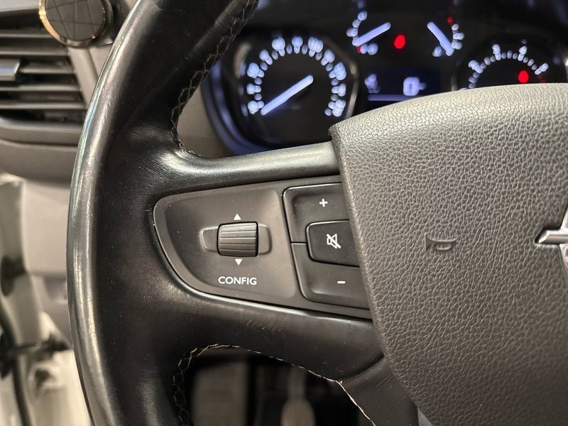 Opel Vivaro vaihtoauto