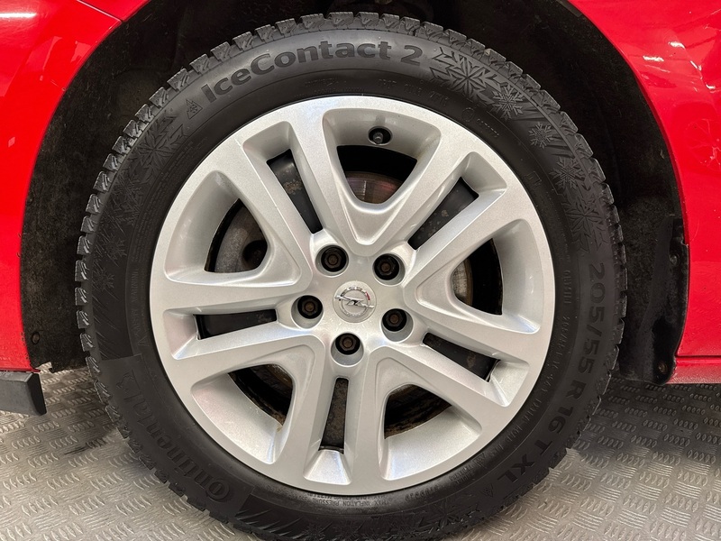 Opel Astra vaihtoauto