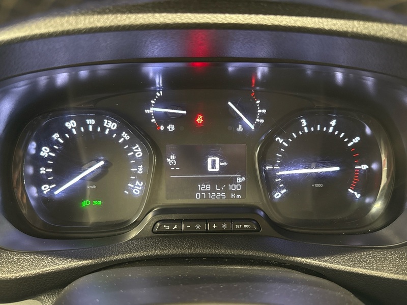 Opel Vivaro vaihtoauto