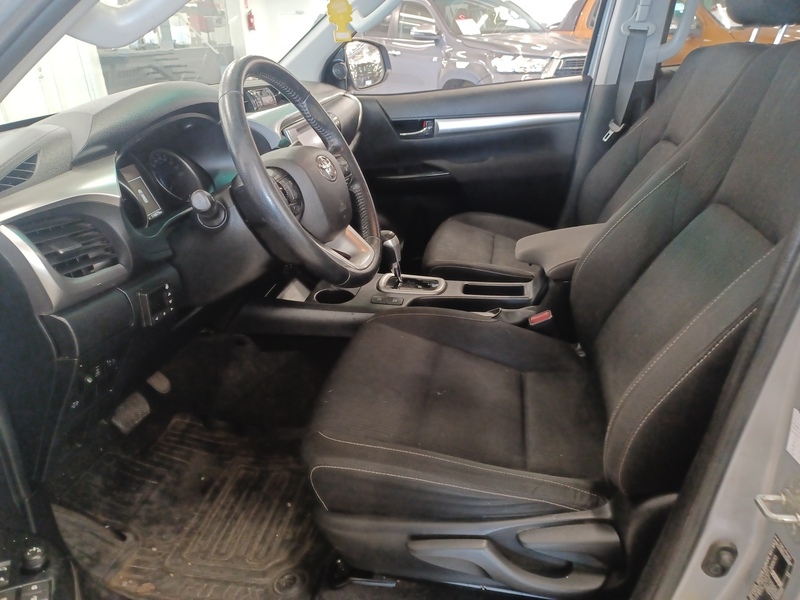 Toyota Hilux vaihtoauto