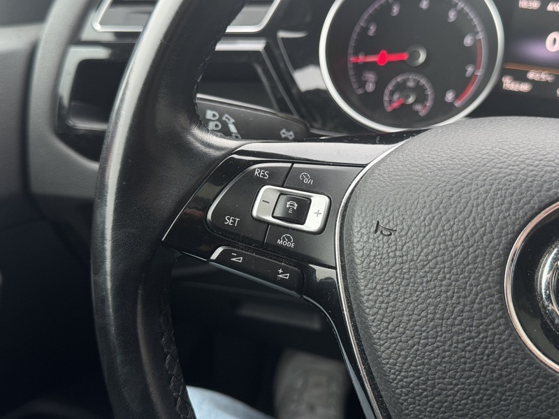 Volkswagen Touran vaihtoauto