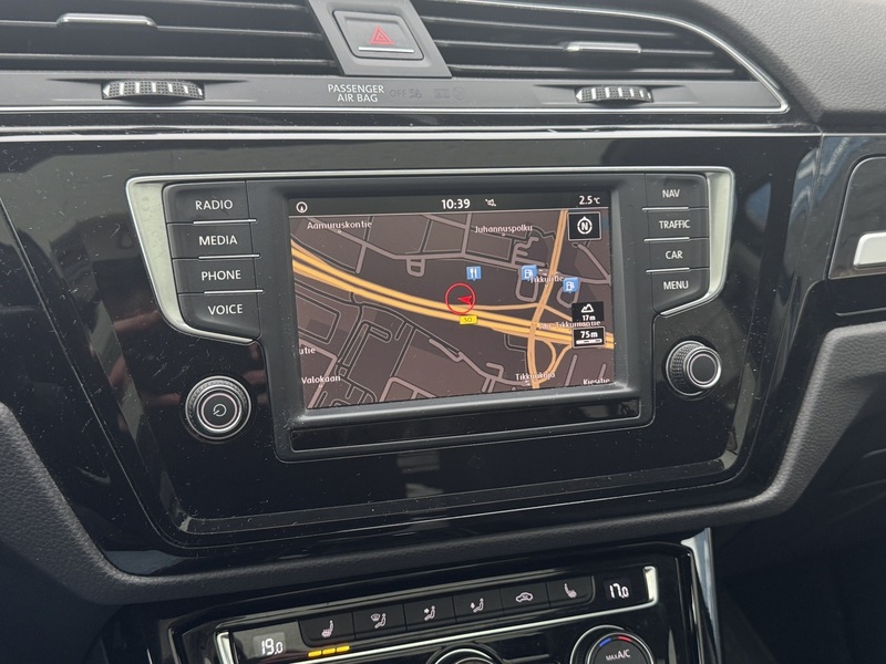 Volkswagen Touran vaihtoauto