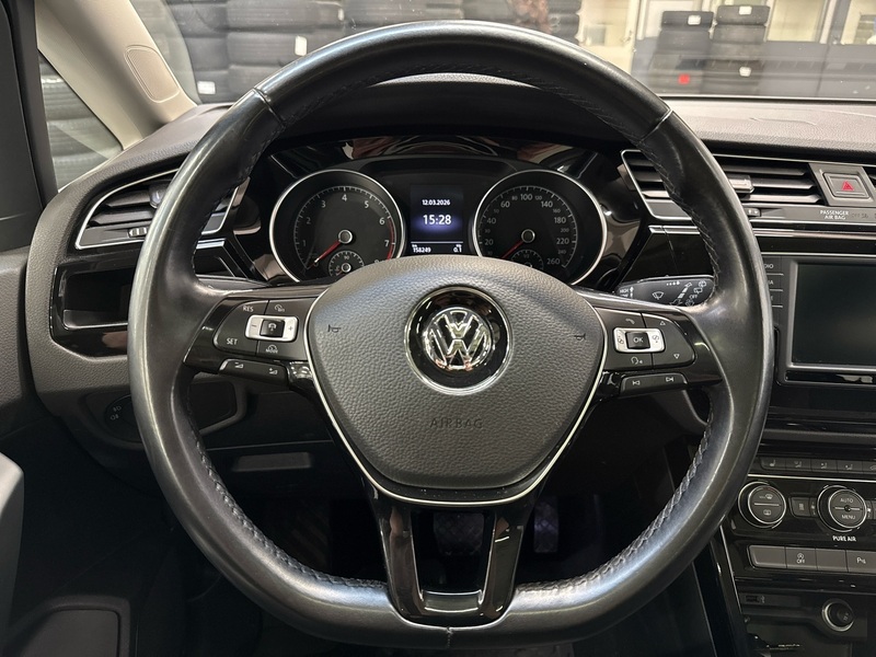 Volkswagen Touran vaihtoauto