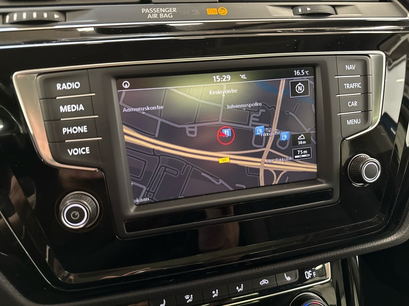 Volkswagen Touran vaihtoauto