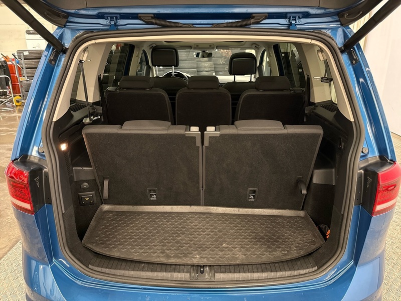 Volkswagen Touran vaihtoauto