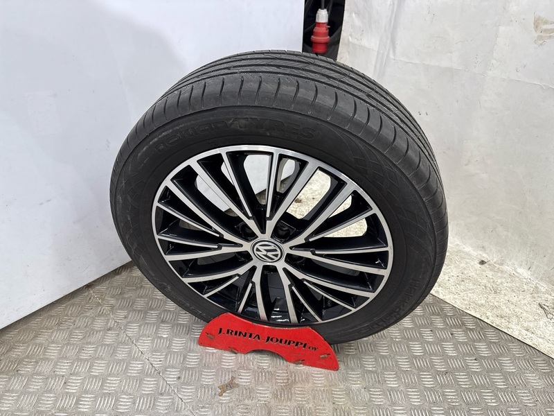 Volkswagen Touran vaihtoauto