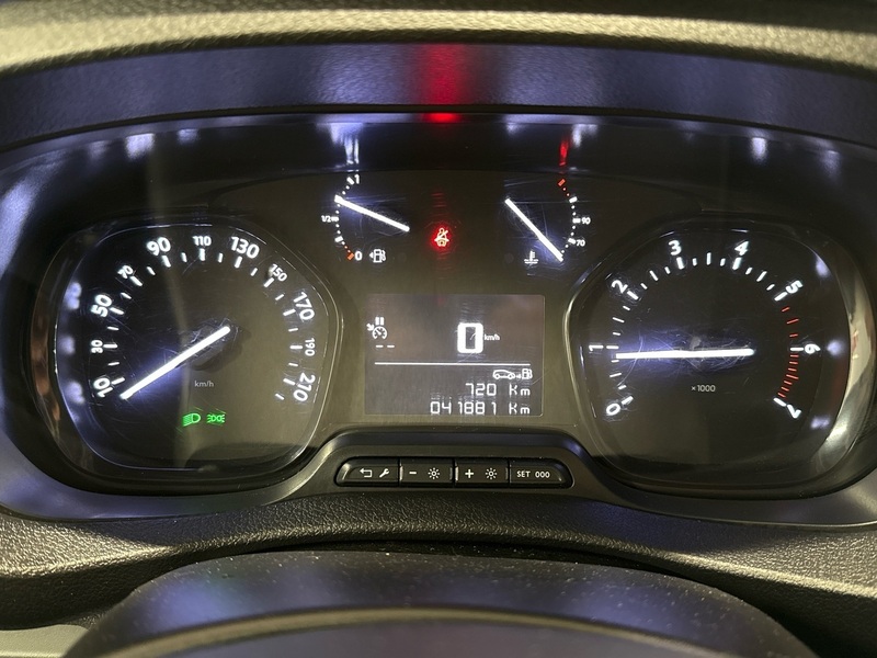 Opel Vivaro vaihtoauto