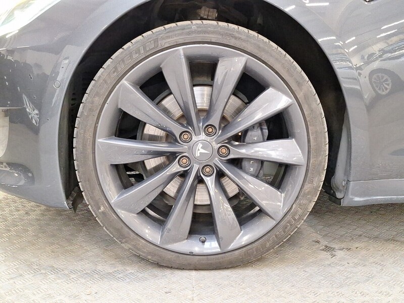 Tesla Model S vaihtoauto