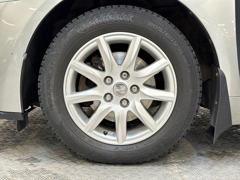 Toyota Avensis vaihtoauto