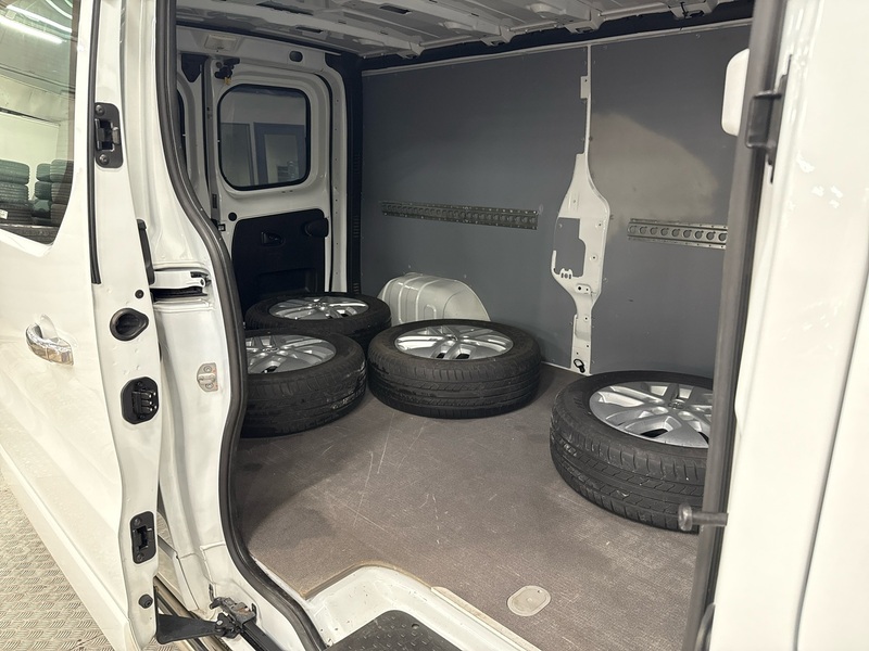 Opel Vivaro vaihtoauto