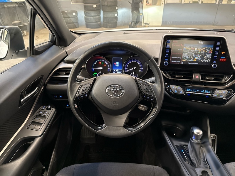 Toyota C-HR vaihtoauto