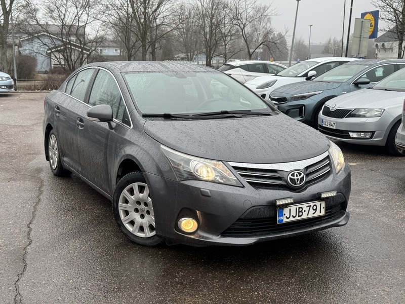 Toyota Avensis vaihtoauto