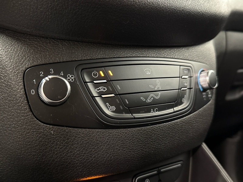 Ford Transit Courier vaihtoauto