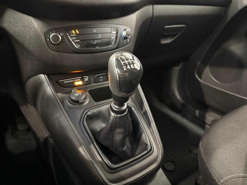 Ford Transit Courier vaihtoauto