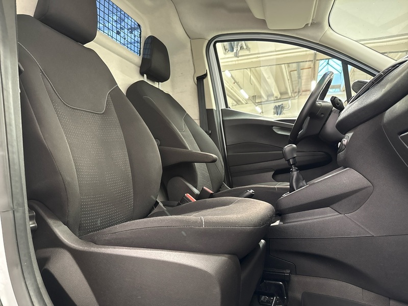 Ford Transit Courier vaihtoauto