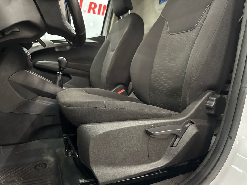 Ford Transit Courier vaihtoauto