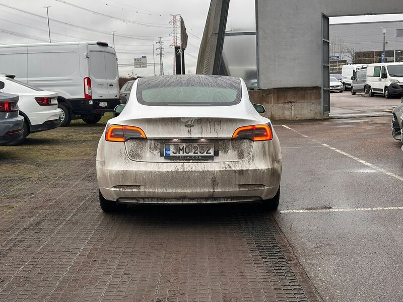 Tesla Model 3 vaihtoauto