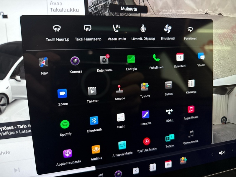 Tesla Model 3 vaihtoauto