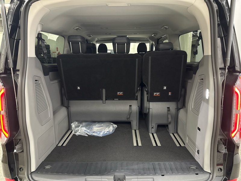 Ford Tourneo Custom vaihtoauto