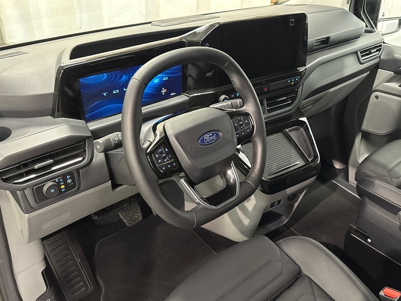 Ford Tourneo Custom vaihtoauto
