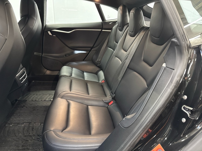 Tesla Model S vaihtoauto