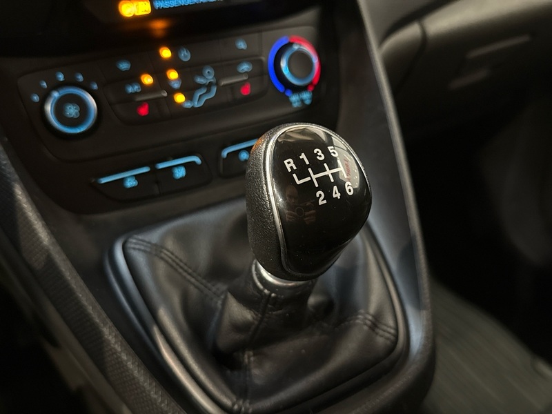 Ford Transit Connect vaihtoauto