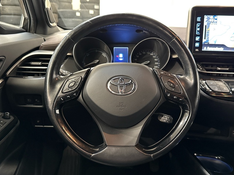 Toyota C-HR vaihtoauto
