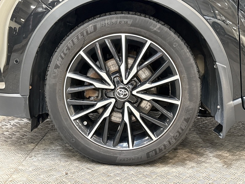 Toyota C-HR vaihtoauto