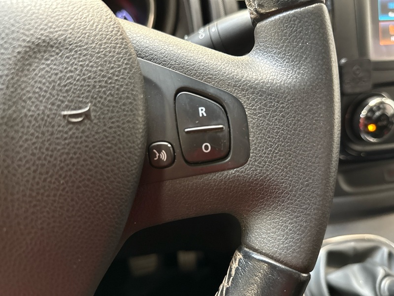 Opel Vivaro vaihtoauto