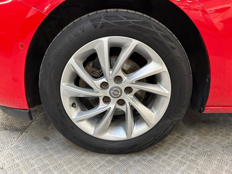Opel Astra vaihtoauto