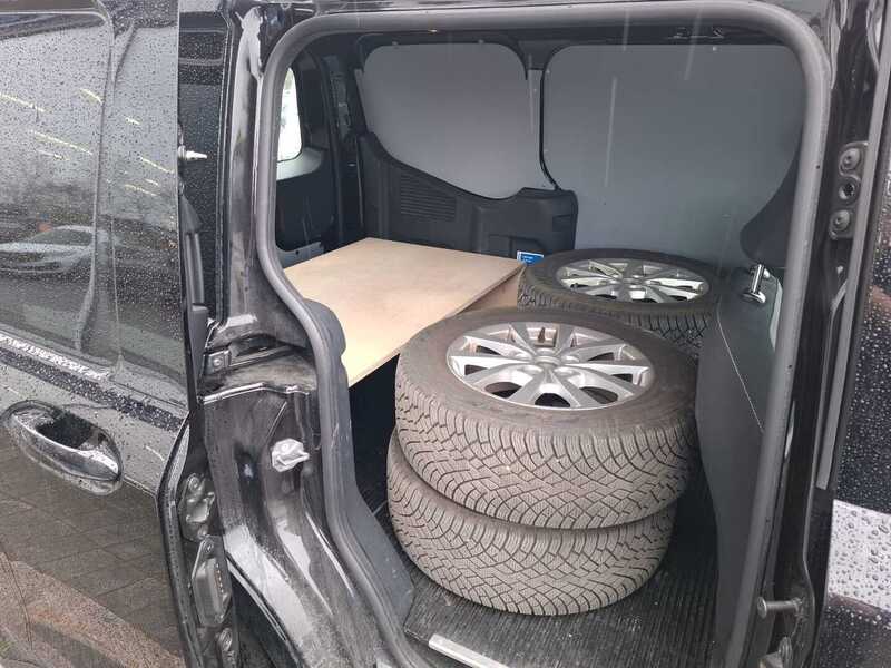 Ford Transit Courier vaihtoauto