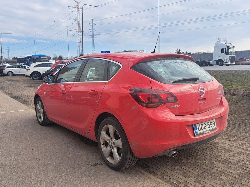 Opel Astra vaihtoauto