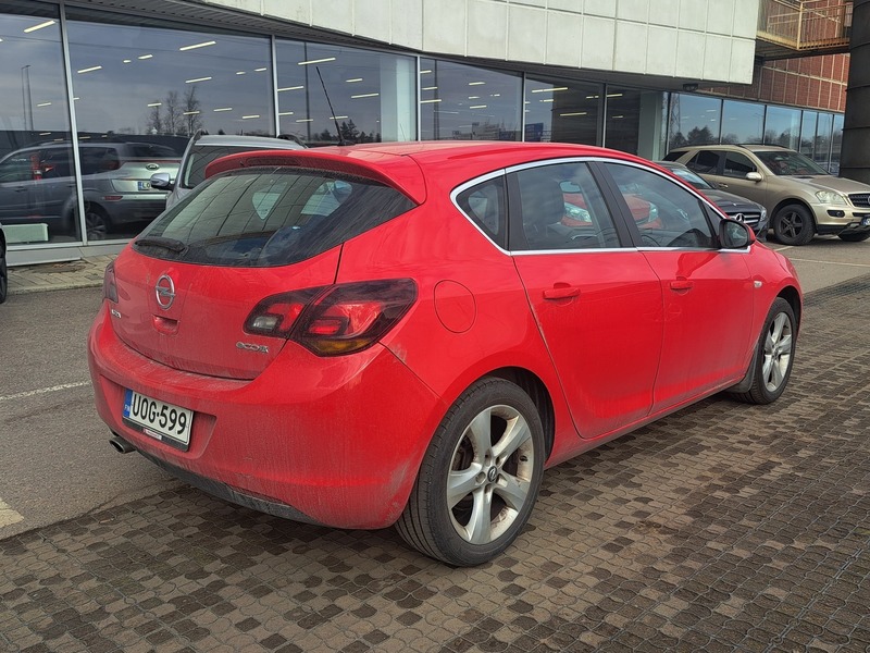 Opel Astra vaihtoauto
