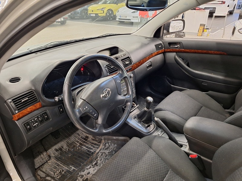 Toyota Avensis vaihtoauto