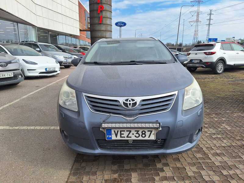 Toyota Avensis vaihtoauto