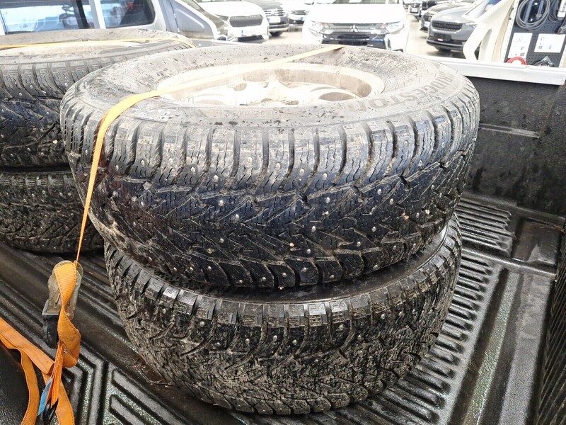 Nissan Navara vaihtoauto