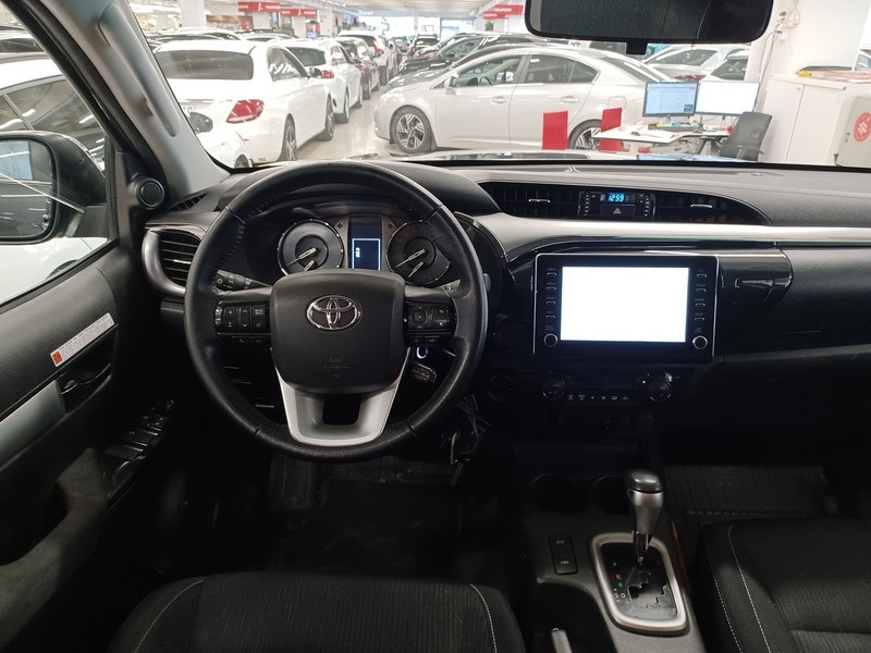 Toyota Hilux vaihtoauto