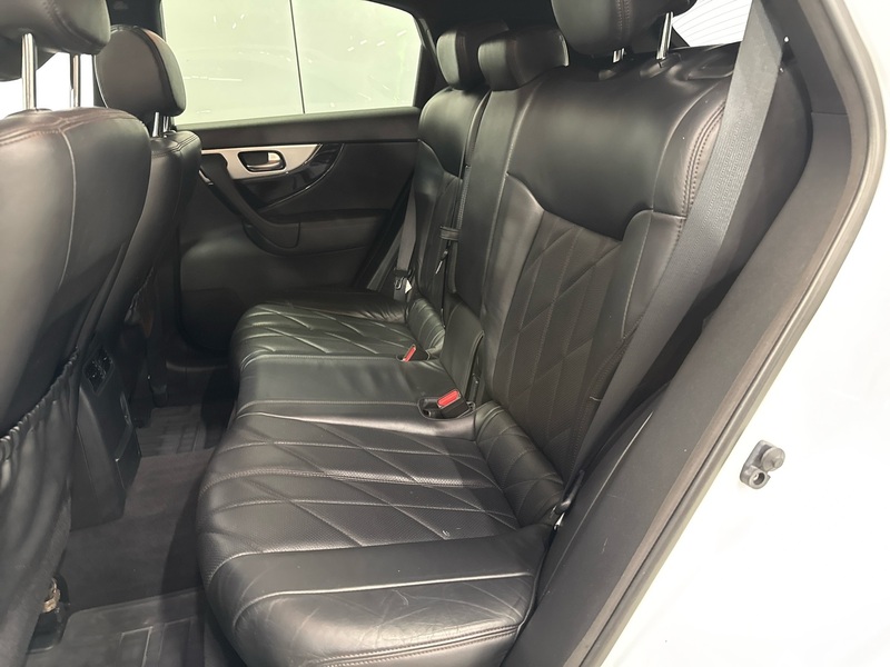 Infiniti FX30d vaihtoauto