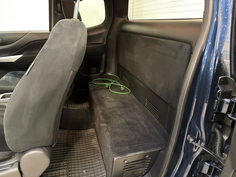 Nissan Navara vaihtoauto