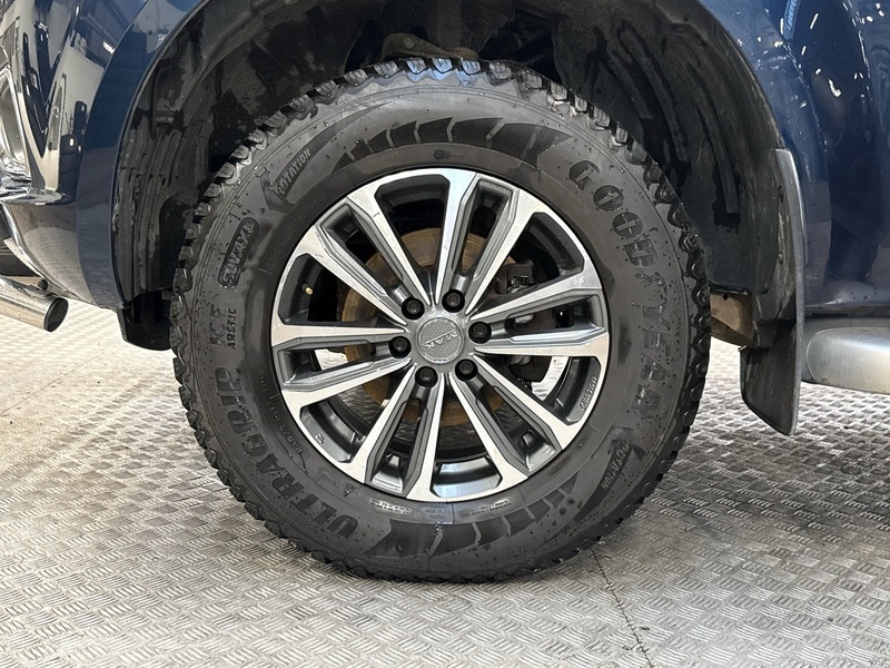 Nissan Navara vaihtoauto