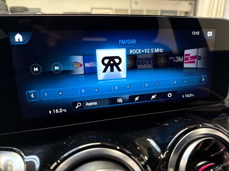 Mercedes-Benz EQB vaihtoauto