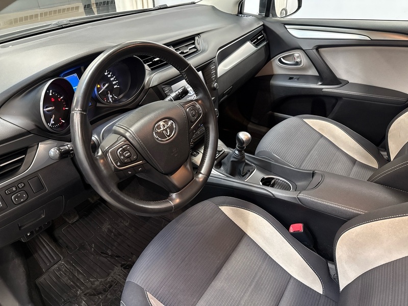 Toyota Avensis vaihtoauto