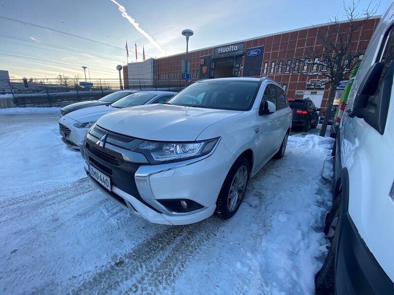 Mitsubishi Outlander PHEV vaihtoauto