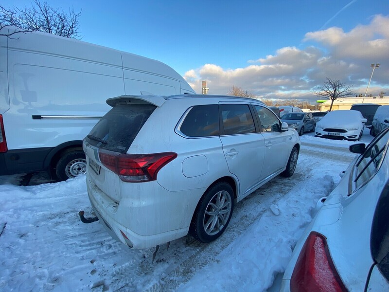Mitsubishi Outlander PHEV vaihtoauto
