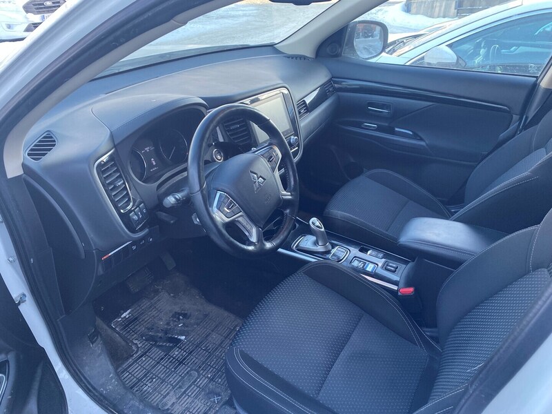 Mitsubishi Outlander PHEV vaihtoauto