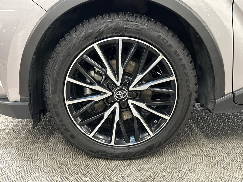 Toyota C-HR vaihtoauto