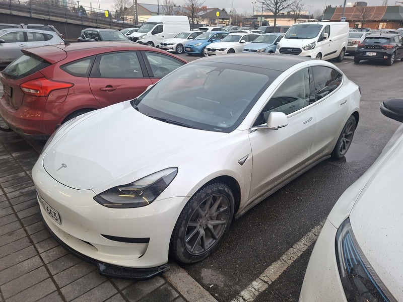 Tesla Model 3 vaihtoauto