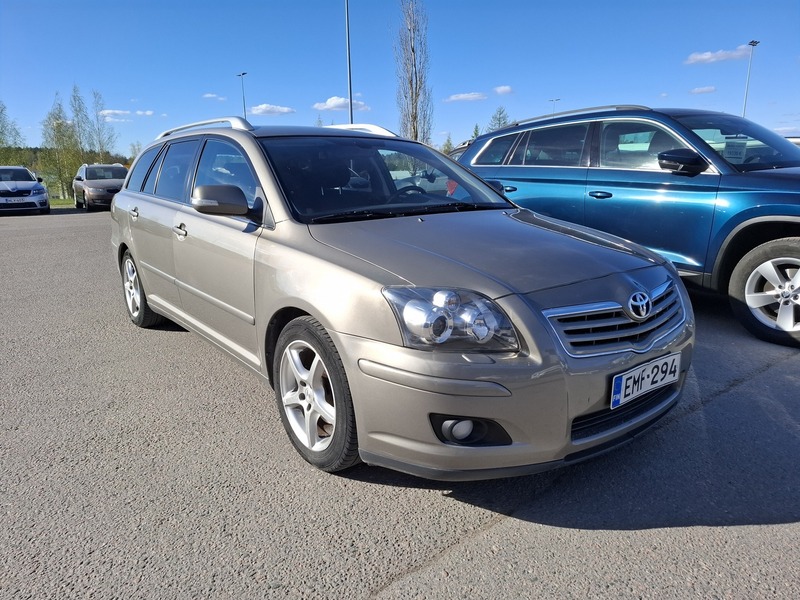 Toyota Avensis vaihtoauto